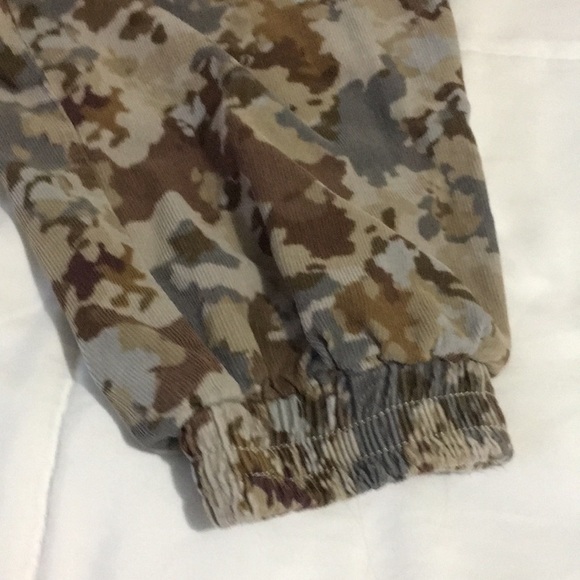 Gently used thin corduroy camouflage print pants like new - Picture 2 of 5